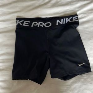Nike pro shorts 5”